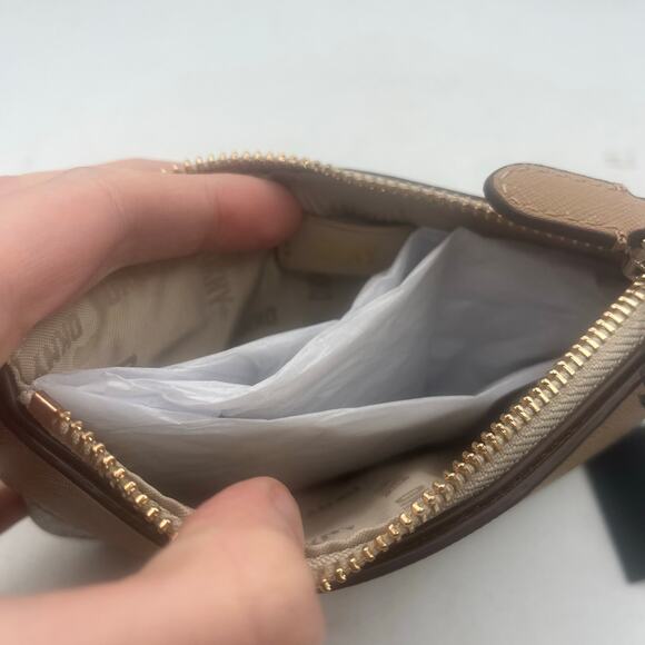 NWT DKNY Wallet - Picture 9 of 13